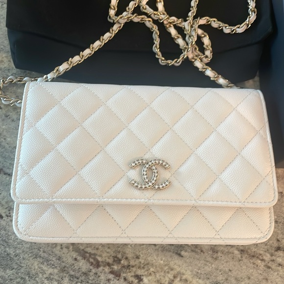 CHANEL purse NEW, off white with golden hardware, box and cards included - Picture 3 of 11